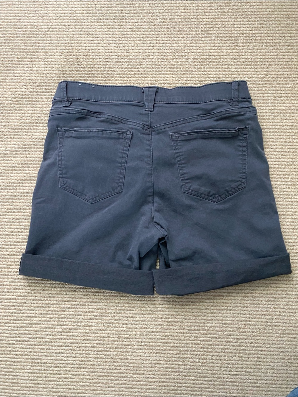 Wit & Wisdom Shorts Dark Gray Roll-Cuff Women's Size 6 - Picture 4 of 5